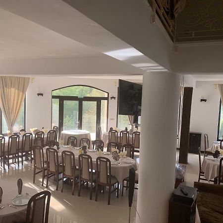 Pensiunea Medeea Hotel Pestis ภายนอก รูปภาพ