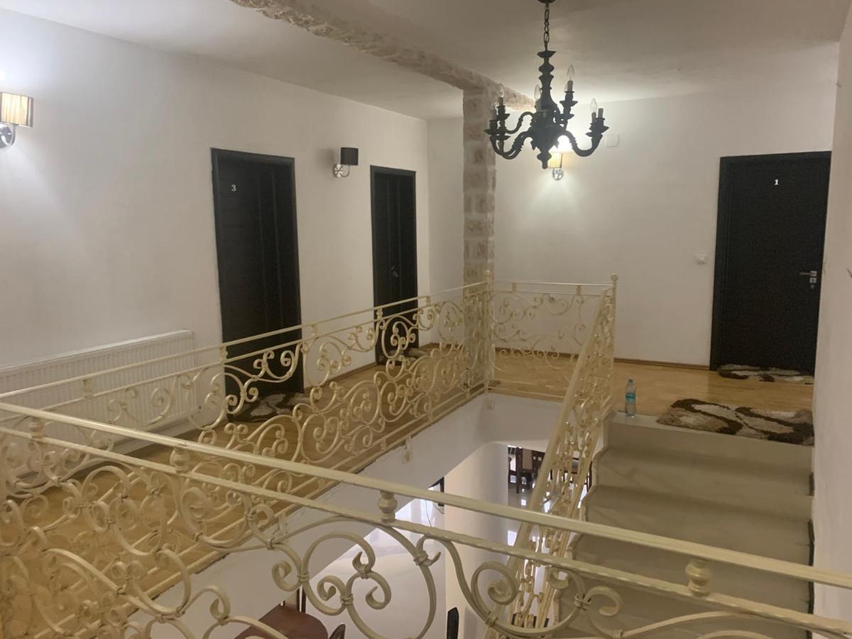 Pensiunea Medeea Hotel Pestis ภายนอก รูปภาพ