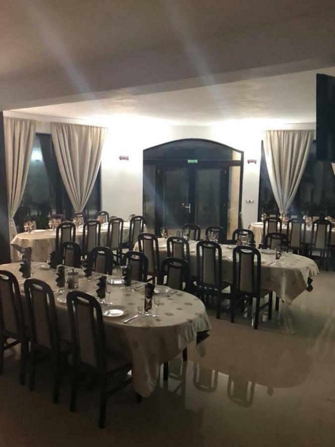 Pensiunea Medeea Hotel Pestis ภายนอก รูปภาพ