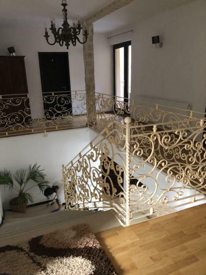 Pensiunea Medeea Hotel Pestis ภายนอก รูปภาพ