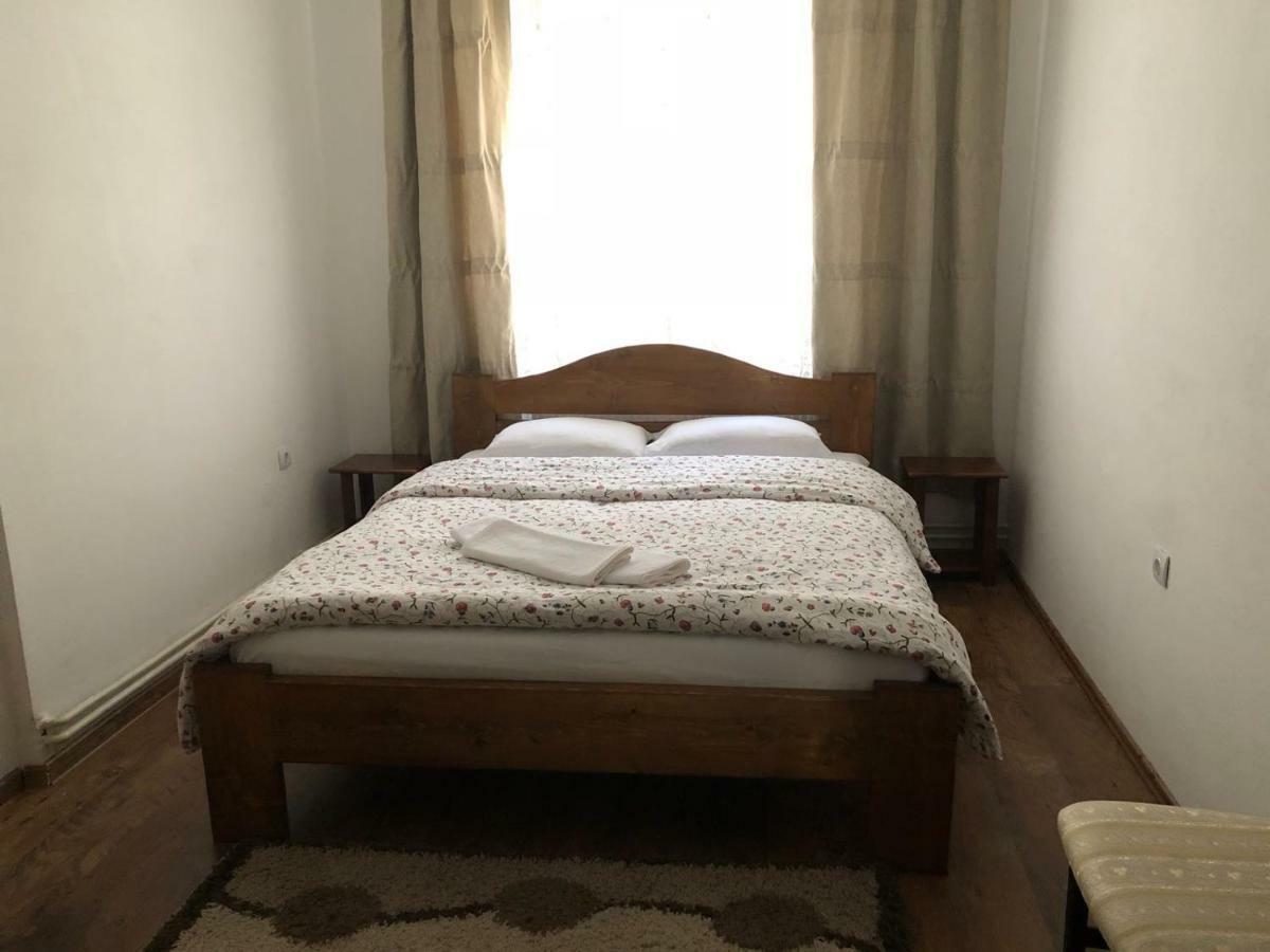 Pensiunea Medeea Hotel Pestis ภายนอก รูปภาพ